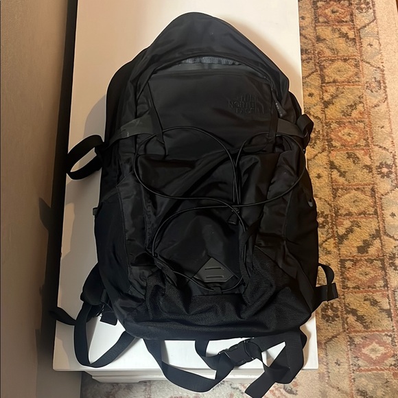 The North Face Black Backpack with Adjustable Straps and Sporty Design - Picture 1 of 2